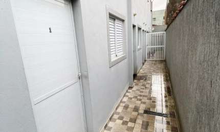 Casa com 2 quartos à 50m da rodovia em Praia Grande.