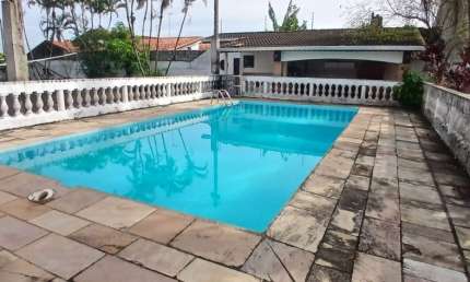 Chácara com 3 quartos, piscina e área gourmet em Itanhaém.