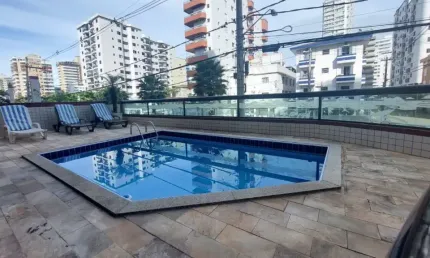 Apartamento com piscina e 2 quartos em praia grande.