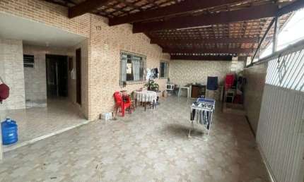 Casa com 2 quartos e espaço gourmet em Praia Grande.