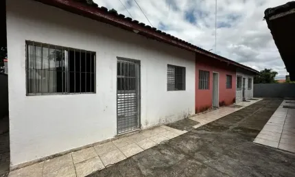 Casa em condomínio com 2 quartos e área gourmet em Itanhaém.