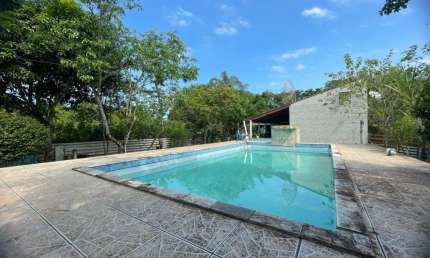 Chácara com 4 quartos, piscina e área gourmet em Itanhaém.