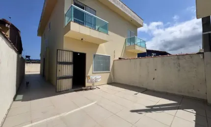 Casa com 2 quartos e espaço para piscina em Itanhaém.