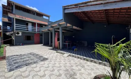 Casa com3 quartos, espaço para piscina e churrasqueira em Itanhaém.
