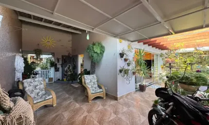Casa à 150m do mar com 3 quartos e área gourmet em Peruíbe.