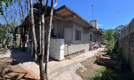 Casa com 3 quartos e espaço para piscina em Itanhaém.