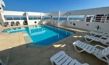 Apartamento à 30m do mar com piscina em praia grande.