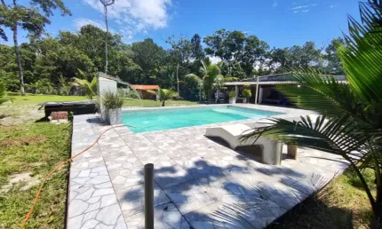 Chácara com 3 quartos, piscina e área gourmet em Itanhaém.