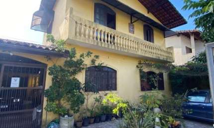 Casa com 3 quartos, churrasqueira e espaço para piscina em Praia Grande.