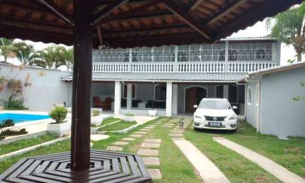 Casa com 4 quartos, piscina e churrasqueira em Itanhaém.