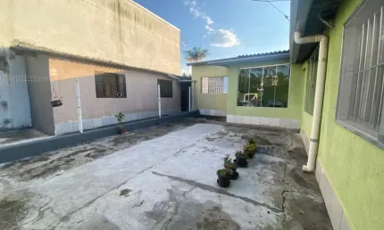 Casa com 2 quartos, edícula e espaço para piscina em itanhaém.