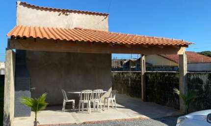 Casa com espaço para piscina e churrasqueira em Itanhaém.