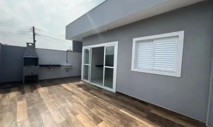 Casa em condomínio com 2 quartos e área gourmet em Itanhaém.