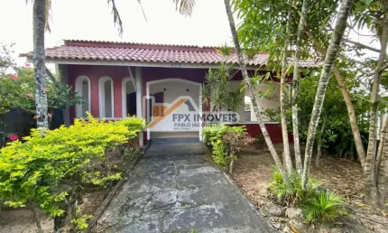 Casa à 500m do mar com 2 quartos e churrasqueira em Itanhaém.