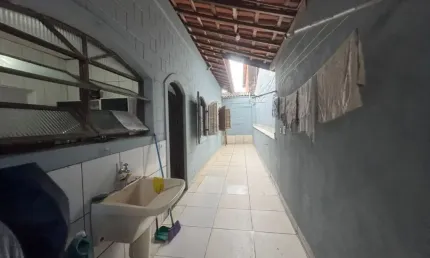 Casa à 80m do mar com 3 quartos, edícula e área gourmet em Itanhaém.