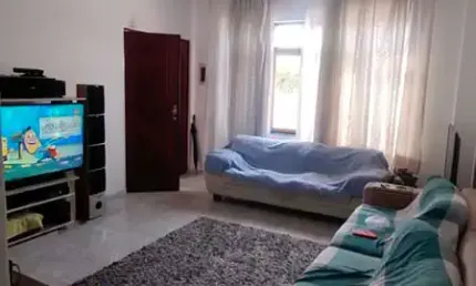 Casa Térrea com 2 quartos (1 suíte) e Edícula, bairro Macuco, em Santos/SP