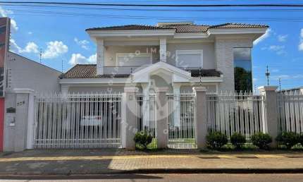 Sobrado semi-mobiliado à venda no Bairro Porto Dourado