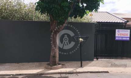 Casa com 03 dormitórios à venda no Jardim Tarobá em FOZ DO IGUAÇU - PR