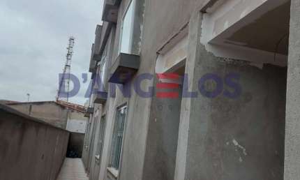 Sobrado em condomínio na Vila Granada, com 130m² aproximados, sendo 02 suítes e 02 vagas, Por R$ 585.000,00