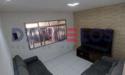 Casa com 2 moradias, sendo 3 e 2 dormitórios á venda, próximo estação Dom Bosco