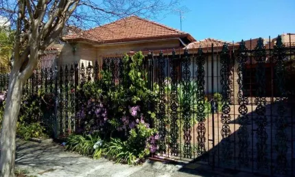 Casa à venda na Vila Carrão, São Paulo-SP: 3 quartos, 1 suíte, 2 salas, 3 banheiros, 2 vagas de garagem, 585m² de área.