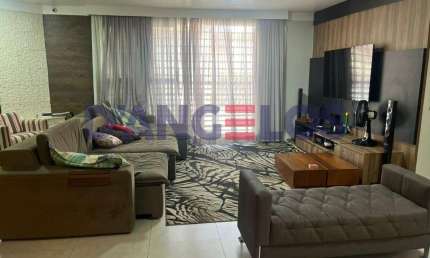Casa de Luxo na Vila Mafra: 4 Quartos, 2 Suítes, 2 Salas, 4 Banheiros, 8 Vagas de Garagem - São Paulo-SP