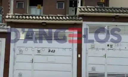 Lindo sobrado à venda na Penha, São Paulo-SP com 3 quartos, 1 suíte, 2 salas, 2 banheiros e 2 vagas de garagem!