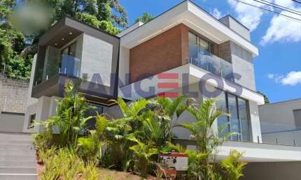 Imperdível Sobrado em Condomínio de Luxo em Arujá-SP,  3 Suítes, 2 Salas, 5 Banheiros, 2 Vagas, 295m²! Venha Conferir agora!
