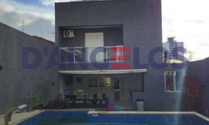 Luxuoso Sobrado à venda na Penha, São Paulo-SP: 4 quartos, 2 suítes, 2 salas, 4 banheiros, 4 vagas de garagem, 490m² de área.
