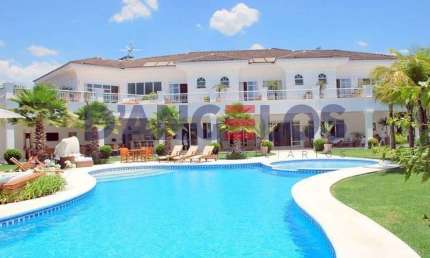 Imponente mansão à venda no Jardim Acapulco, Guarujá-SP: 7 quartos, 7 suítes, 2 salas, 10 banheiros, 5 vagas, 1.000m².