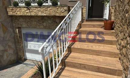 Esta casa é a opção perfeita para você e sua família! Com 4 quartos espaçosos, sendo 1 suíte, e 4 banheiros, este sobrado de 180,00 m² de área