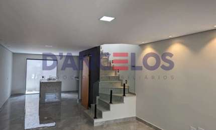 Lindo Sobrado para locação na Vila Carrão: 3 suítes, 2 salas, 4 banheiros, 4 vagas de garagem e 140,00 m² de área.