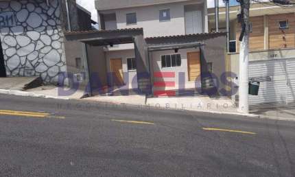 Sobrado de 2 quartos e 2 suítes no Vila Antonieta, São Paulo-SP:  sala, 4 banheiros, 2 vagas e 120 m².