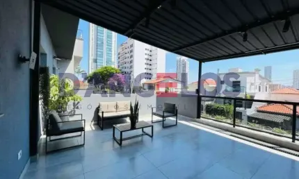 Excelente Sobrado para Locação no Tatuapé, São Paulo-SP: 3 Quartos, 1 Suíte, 2 Salas e 2 Vagas!