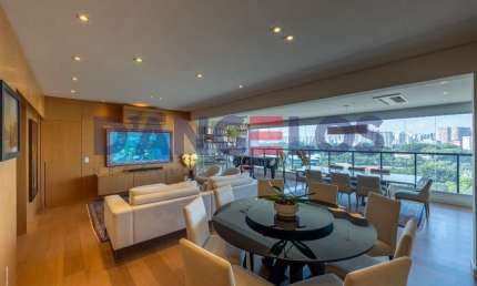 Apartamento de Luxo em Moema: 3 Quartos, 3 Suítes, 2 Salas, 5 Banheiros, 3 Vagas, 163m² - São Paulo-SP