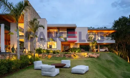 Magnífica Mansão de Luxo em Condomínio de Campinas-SP: 6 Quartos, 6 Suítes, 2 Salas, 7 Banheiros, 10 Vagas, 2.230 m².