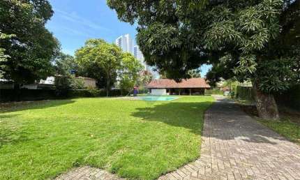 Vendo Linda Casa no Bairro da Iputinha com 280m², 4 quartos sendo 3 suítes  por R$ 1.550.000,00.
