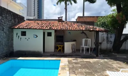 Vendo Casa no Bairro de Casa Forte  com 184m², 3 quartos sendo 1 suíte por R$ 1.200.000,00