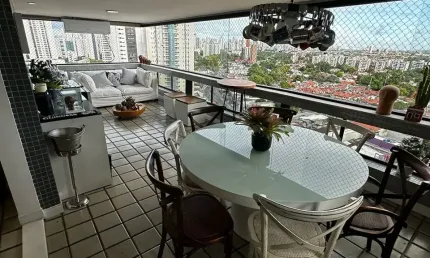 Edf. Baraúnas - Apartamento no Bairro de CasaForte com 4 quartos sendo 1 suíte com 309m² com 3 vagas de garagem  por R$ 1.480.000,00.