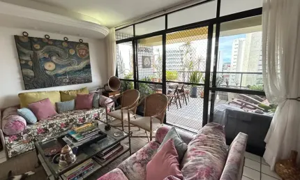 Apartamento no Bairro do Parnamirim com 4 quartos sendo 2 suítes com 230m² por R$ 1.300.000,00.