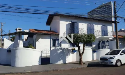 Sobrado com 3 dormitórios para alugar, 200 m² por R$ 12.000,00/mês - Santa Rosa - Londrina/PR