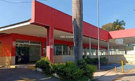 Imóvel comercial em Interlagos: 47 vagas de garagem e 562,18m² de área disponíveis para locação em SP.
