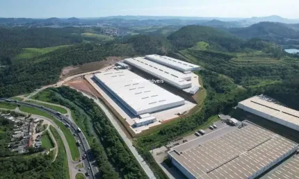 Galpão Industrial de Alto Padrão com 2 Banheiros, 10 Vagas de Garagem e 5.342m² de Área em São Paulo-SP