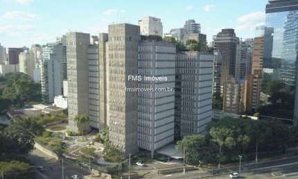 Conjunto comercial com 941m² na Av. Pres. Juscelino Kubitschek