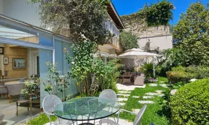 Casa à venda, na Cidade Jardim com 2 quartos, 2 salas, 5 banheiros, 4 vagas.