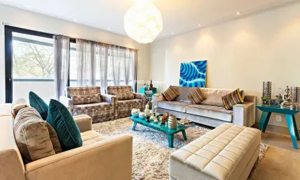 Apartamento para locação em Moema, com 2 suítes, 3 vagas de garagem.