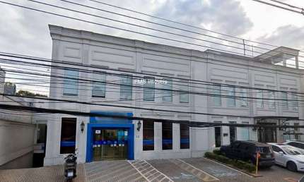 Loja comercial de alto padrão para locação em Alto de Pinheiros, 6 vagas de garagem e 440m² de área.
