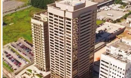 Conjunto comercial com 677m² para locação em Alphaville.