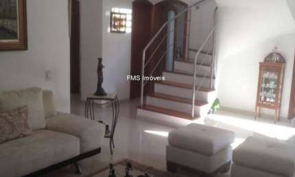 Luxuoso apartamento de 5 quartos com 5 suítes no Campo Belo, São Paulo-SP: 3 salas, 5 banheiros, 4 vagas e 447m² de área.