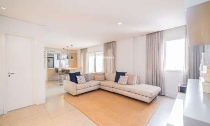 Venda de Apartamento de Luxo na Vila Olímpia com 2 Suítes, 1 Sala, 3 Vagas e 130m².
